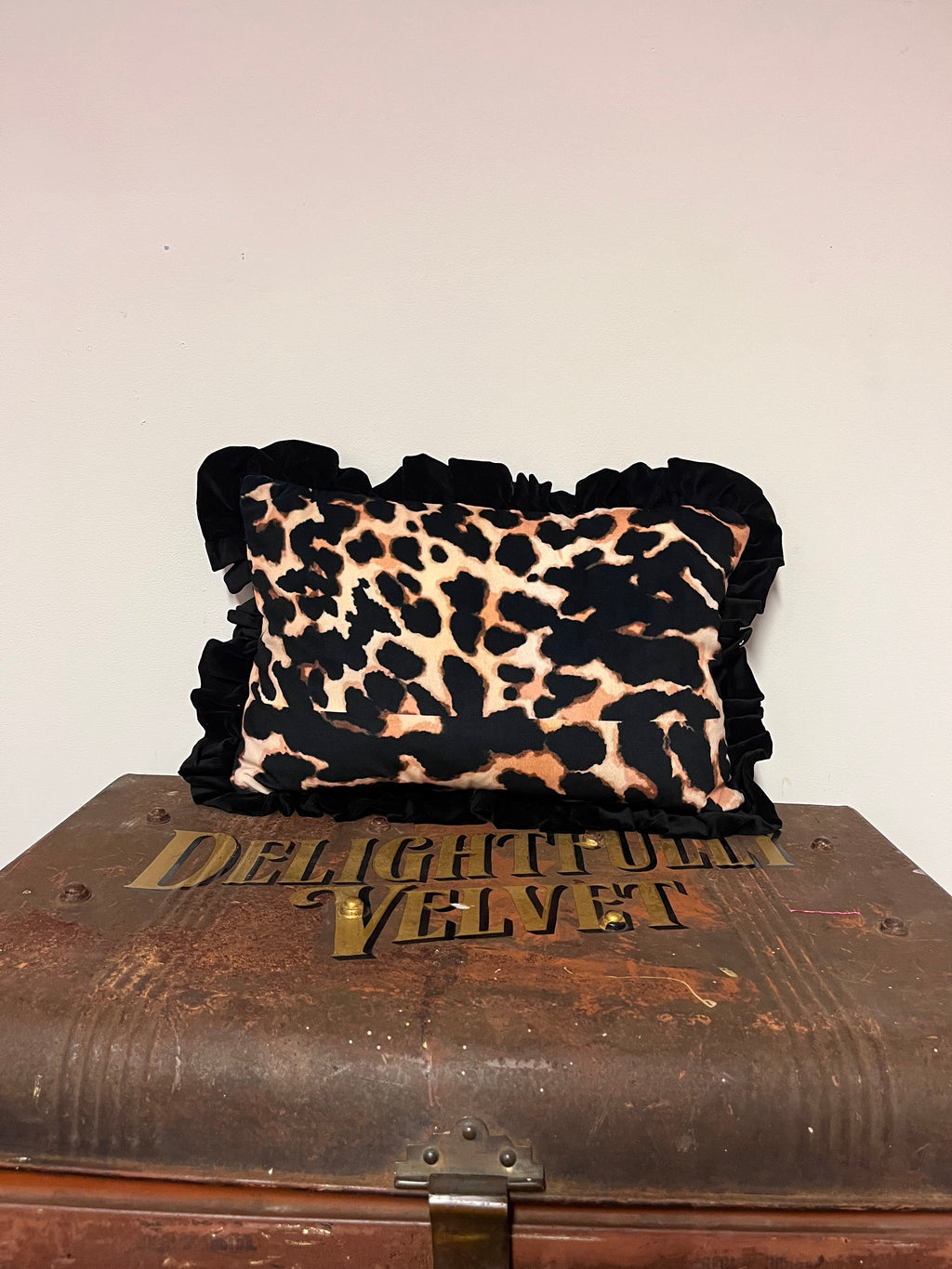 Black velvet leopard frills