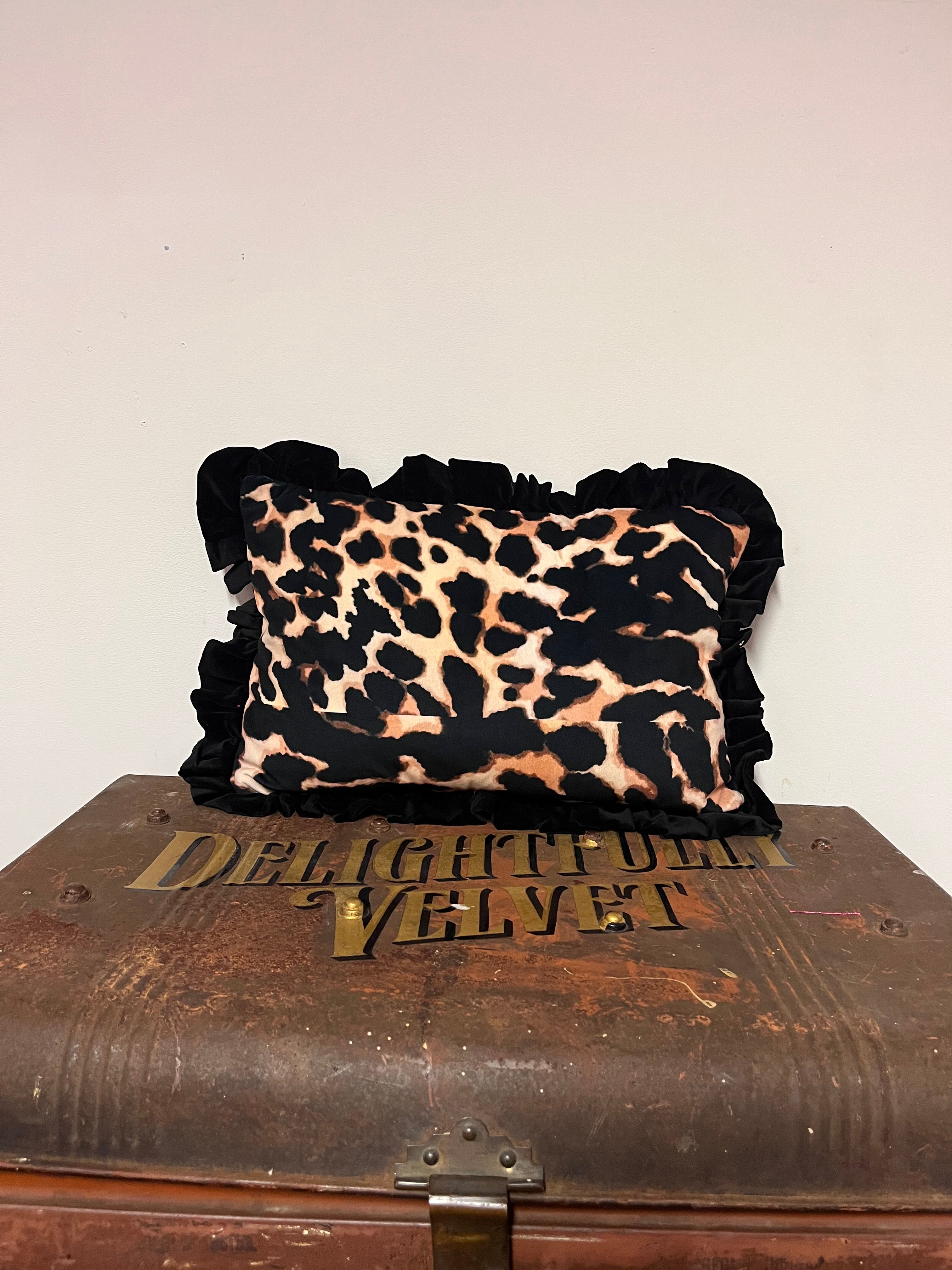 Black velvet leopard frills