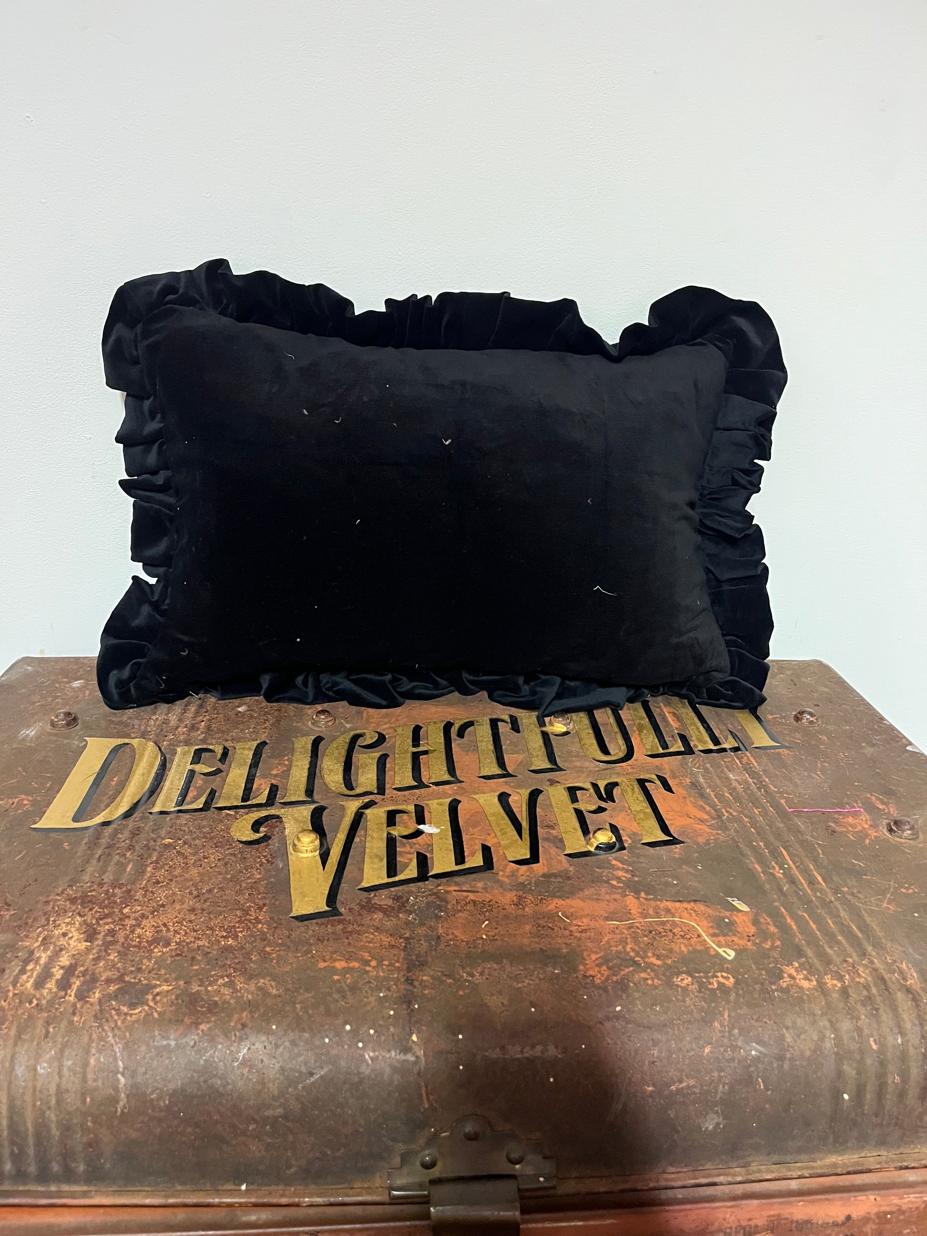 Black velvet leopard frills